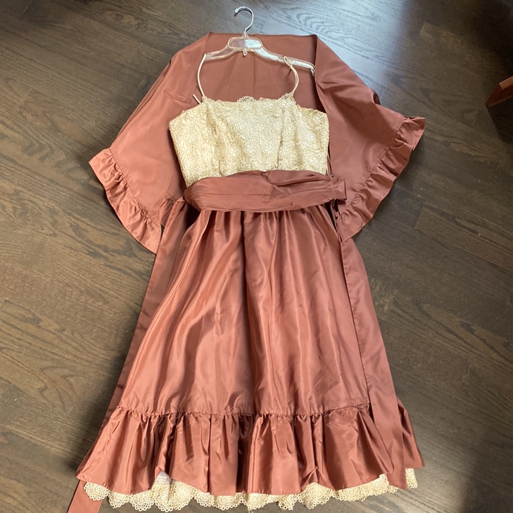 Cute vintage 2 piece dress with matching shawl.